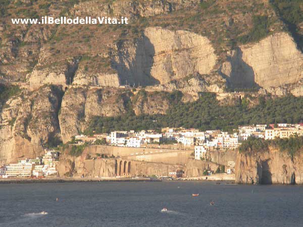 Le case di Meta, una delle cittadine della penisola sorrentina.