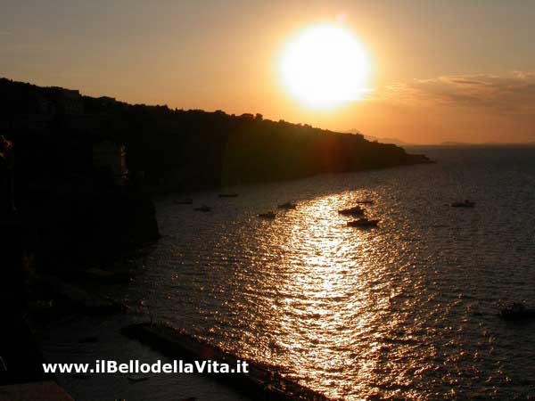 Tramonto sulla penisola sorrentina.