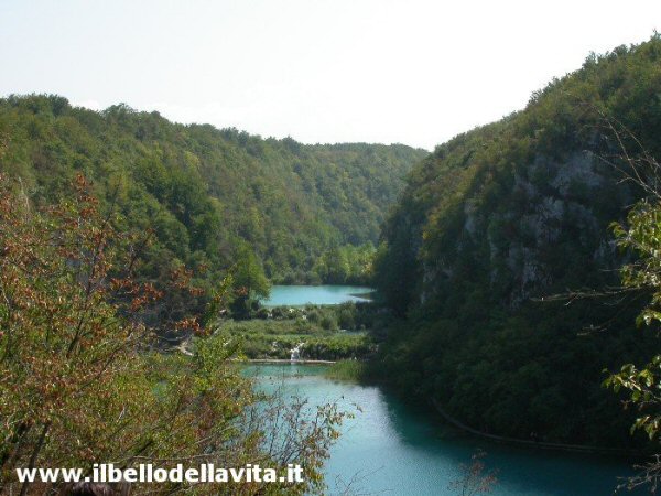 Il lago Milanovac visto dall'alto dell'Ingresso 2.