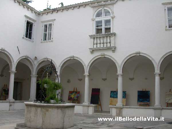 Chiostro del convento di S. Francesco.