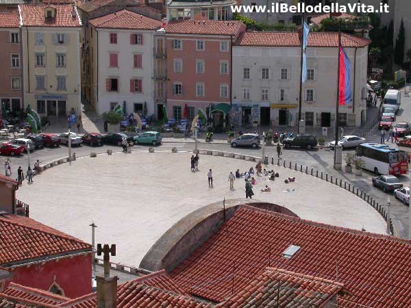 Piazza Tartini dall'alto.