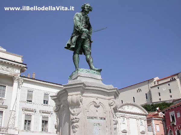 Statua dedicata a Giuseppe Tartini.