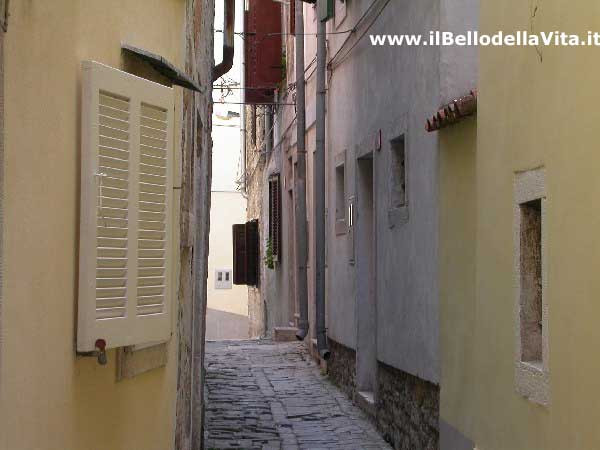 Vicoli stretti al centro di Pirano...