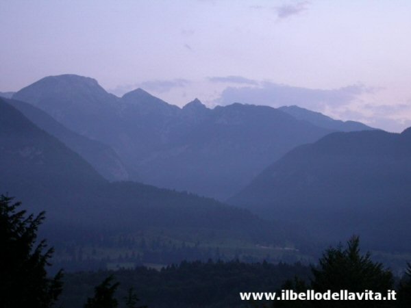 Il monte Triglav all'alba.