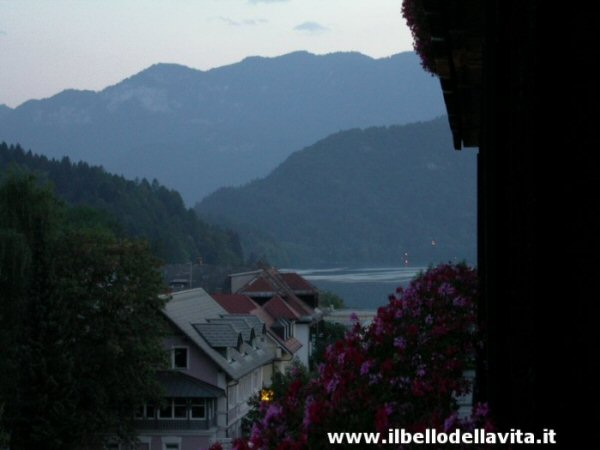 Veduta del lago di Bled al tramonto.