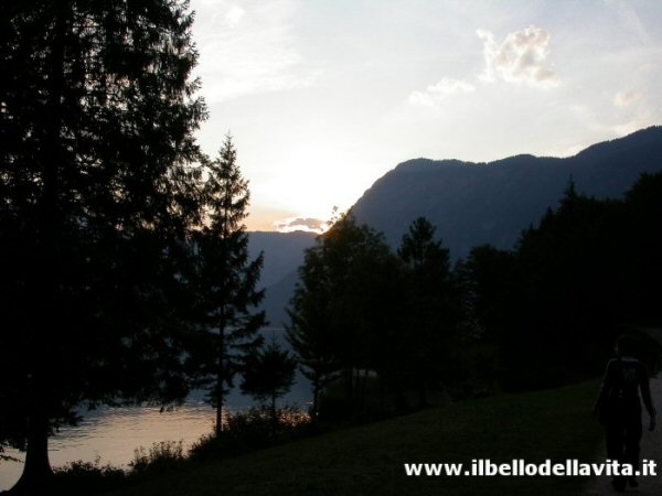 Il lago di Bohinj al tramonto.