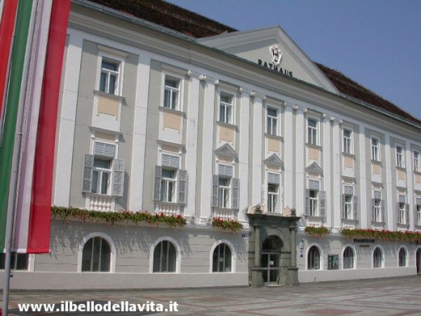 Il palazzo comunale di Klagenfurt (Austria).