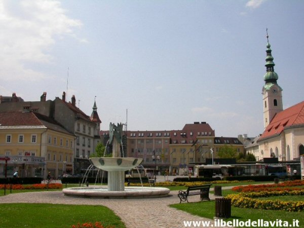 La piazza della Stazione a Klagenfurt.