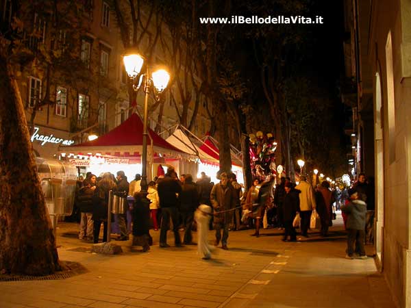 Viale XX Settembre durante la fiera di S. Nicolò.