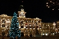 Piazza Unità addobbata a festa nel Natale del 2003. - Clicca per ingrandire la foto...