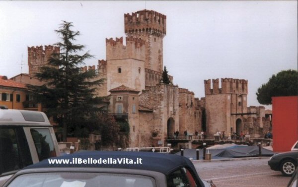 Il castello all'ingresso di Sirmione sul lago di Garda.