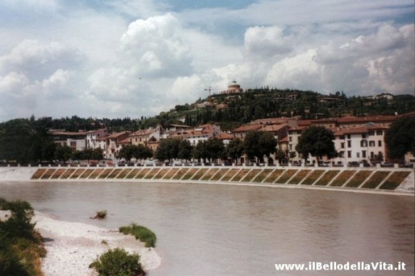 Colle S. Leonardo, a Verona da una suggestiva ansa dell'Adige.