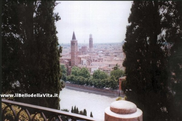 Veduta di Verona dall'alto di Castel S. Pietro.