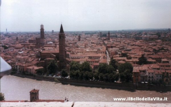 Un'altra veduta di Verona dall'alto di Castel S. Pietro.