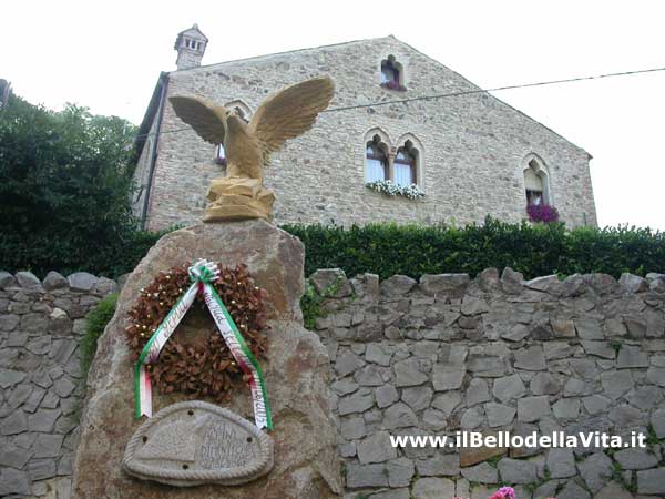 Monumento dedicato agli Alpini ad Arquà Petrarca (PD).